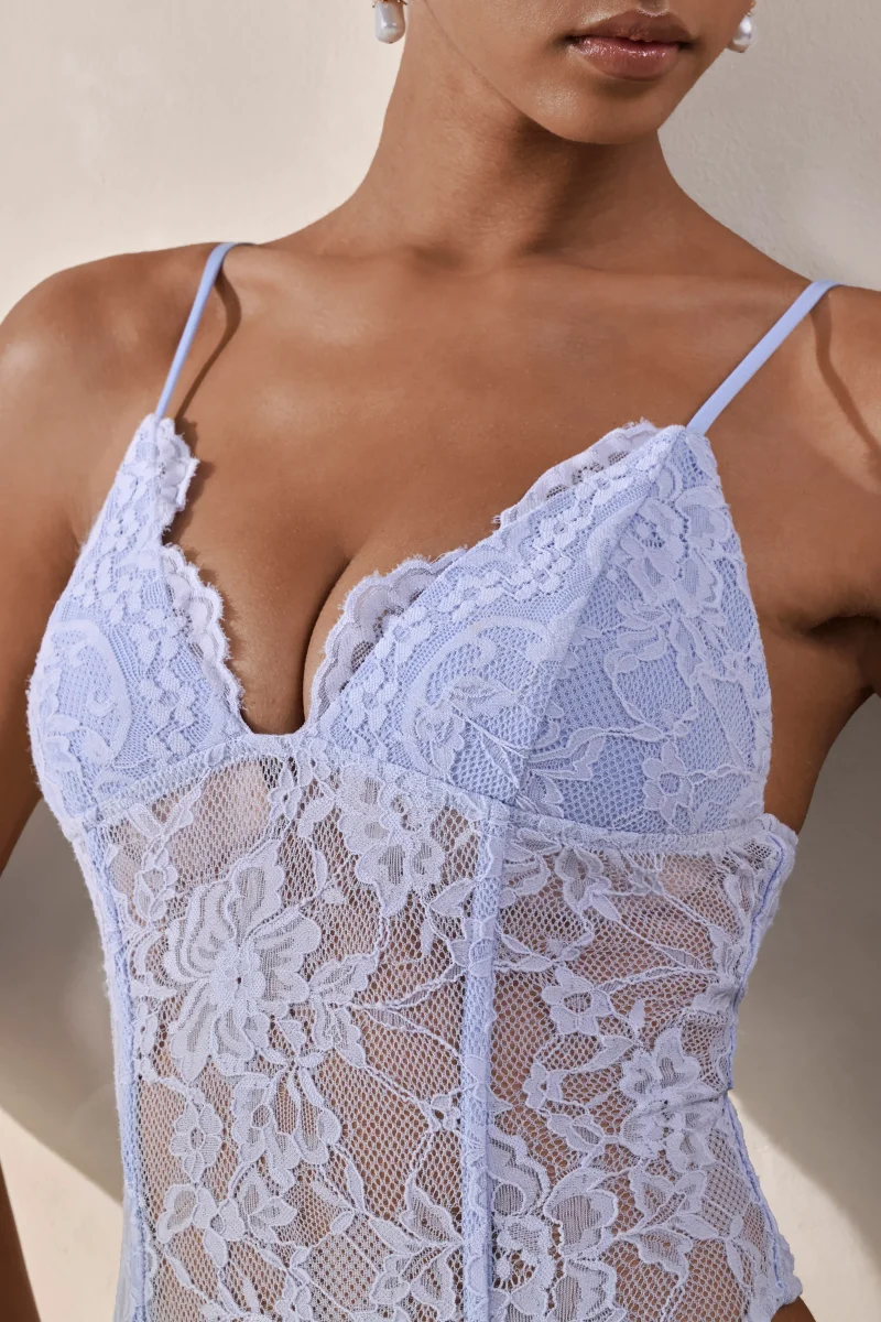 Varela | Body Azul Empolvado De Encaje Con Escote En V - Imagen 5