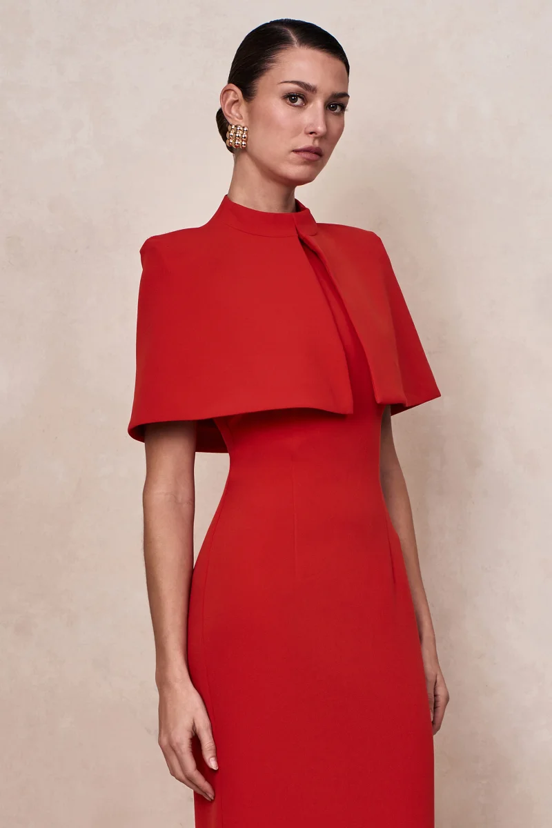 Deva | Capa roja con cuello alto - Imagen 6