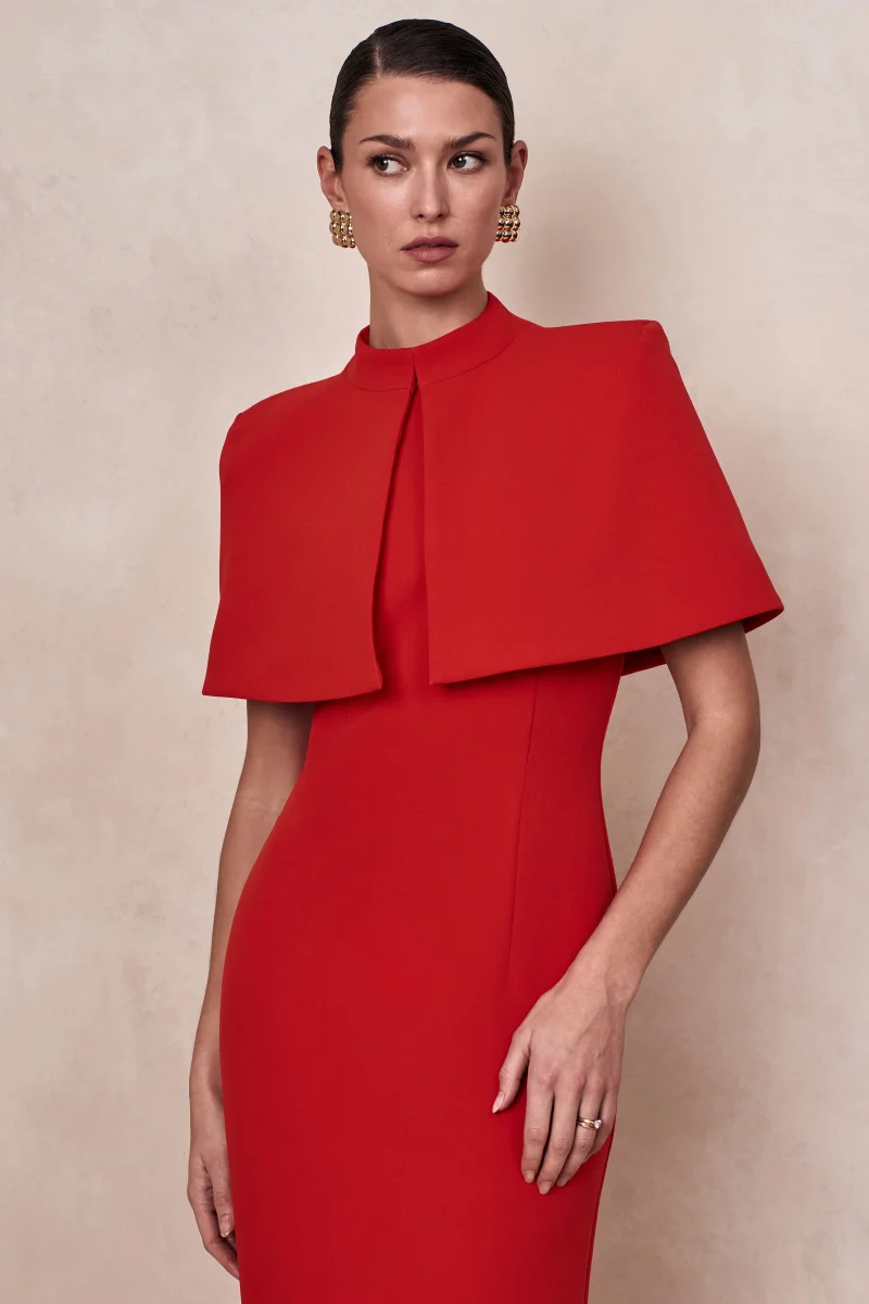 Deva | Capa roja con cuello alto - Imagen 7