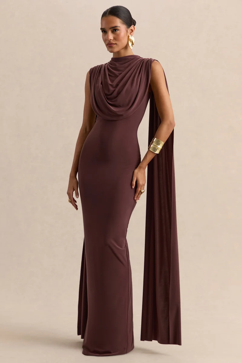 Patrina | Vestido Largo Marrón De Jersey Elástico Premium Con Cuello Alto Y Detalle De Capa - Imagen 5