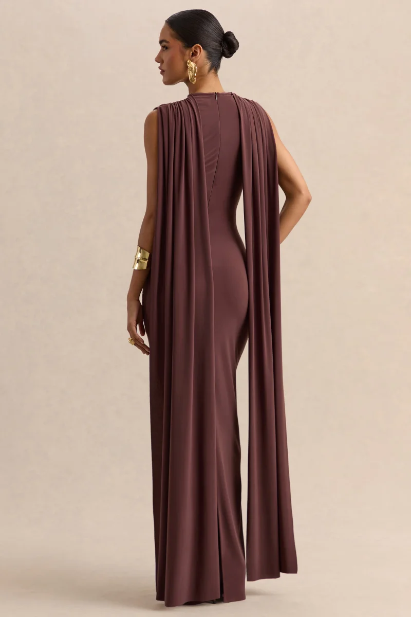 Patrina | Vestido Largo Marrón De Jersey Elástico Premium Con Cuello Alto Y Detalle De Capa - Imagen 3