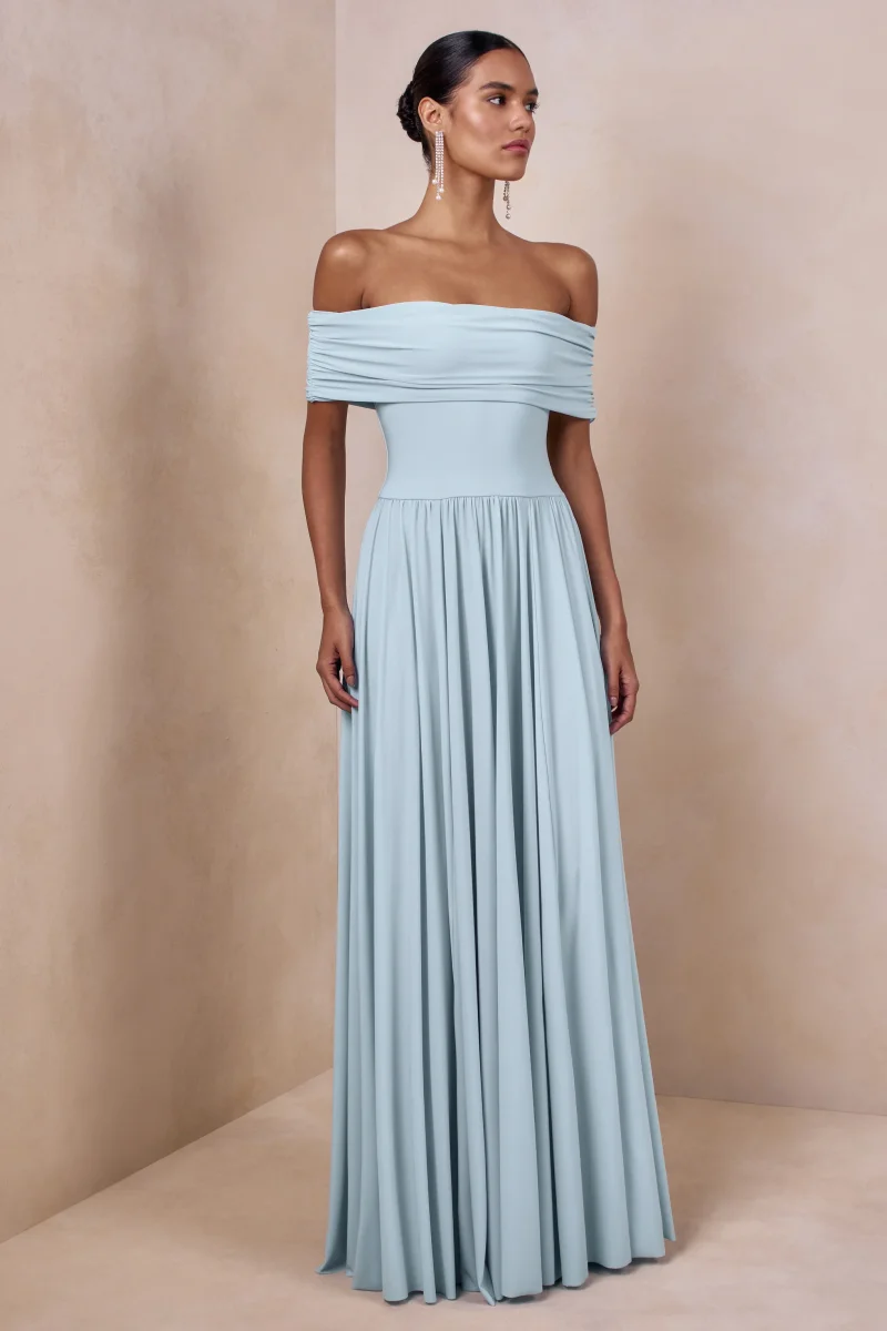 Cindie | Vestido Largo Azul Empolvado Con Escote Bardot - Imagen 2