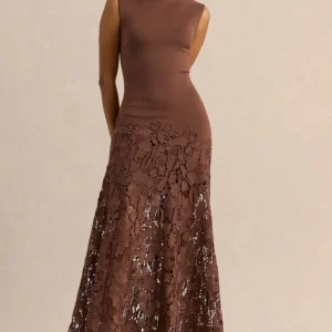 Calune | Vestido Largo Marrón De Encaje Con Escote Amplio
