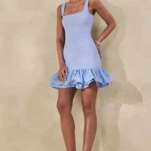 Isaline | Vestido Corto Azul Polvo Con Escote Cuadrado Y Bajo Con Volantes