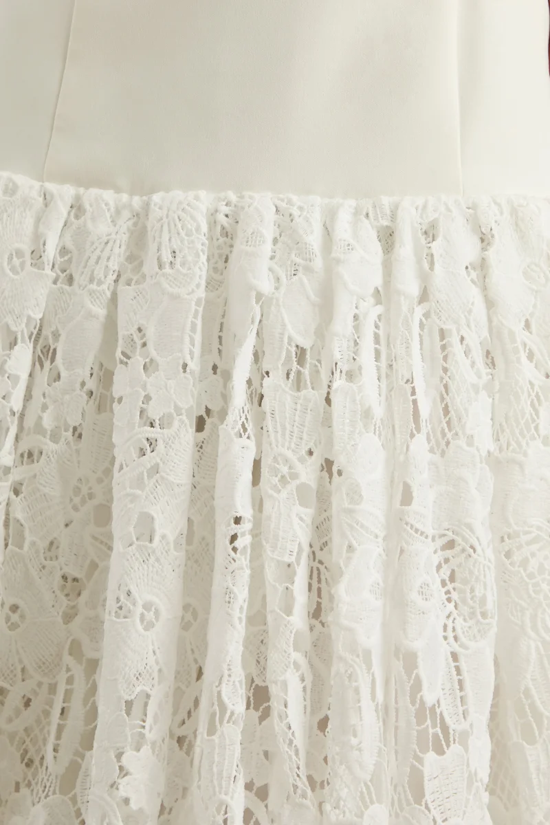 Norrie | Vestido Midi Blanco Con Escote Cuadrado Y Falda De Encaje Voluminosa - Imagen 7