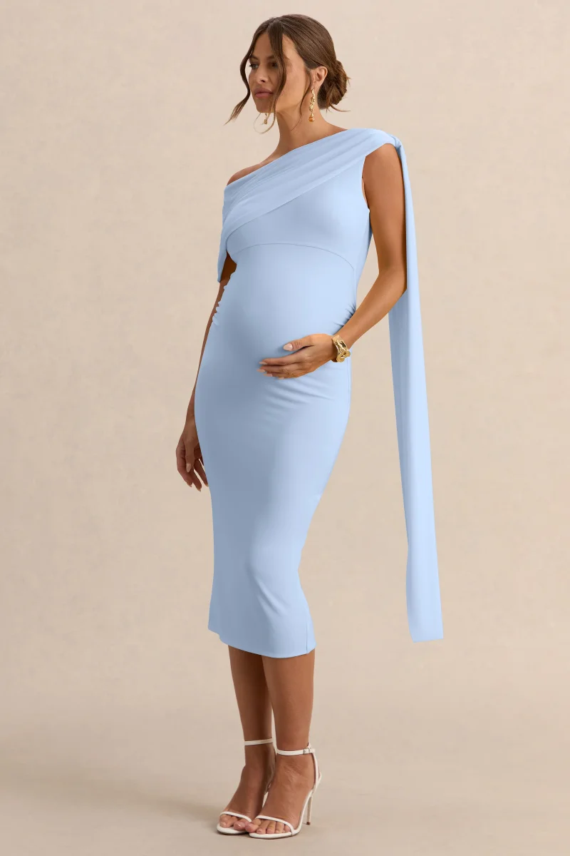 Braelyn | Vestido Midi Premamá Azul Claro Con Escote Asimétrico, Detalle Fruncido Y Fajín - Imagen 4