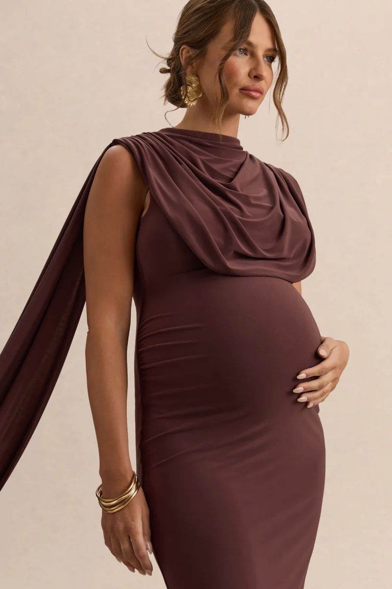 Milaine | Vestido Midi Premamá Marrón Oscuro De Jersey Elástico Premium Con Escote Redondo Y Mangas De Capa - Imagen 4