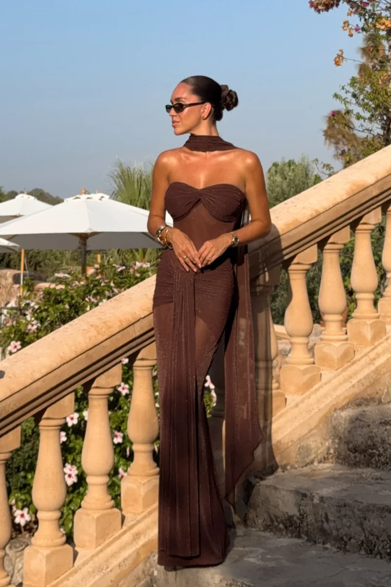 Ursa | Vestido Largo Marrón Bandeau Con Detalle De Pañuelo Y Fruncido