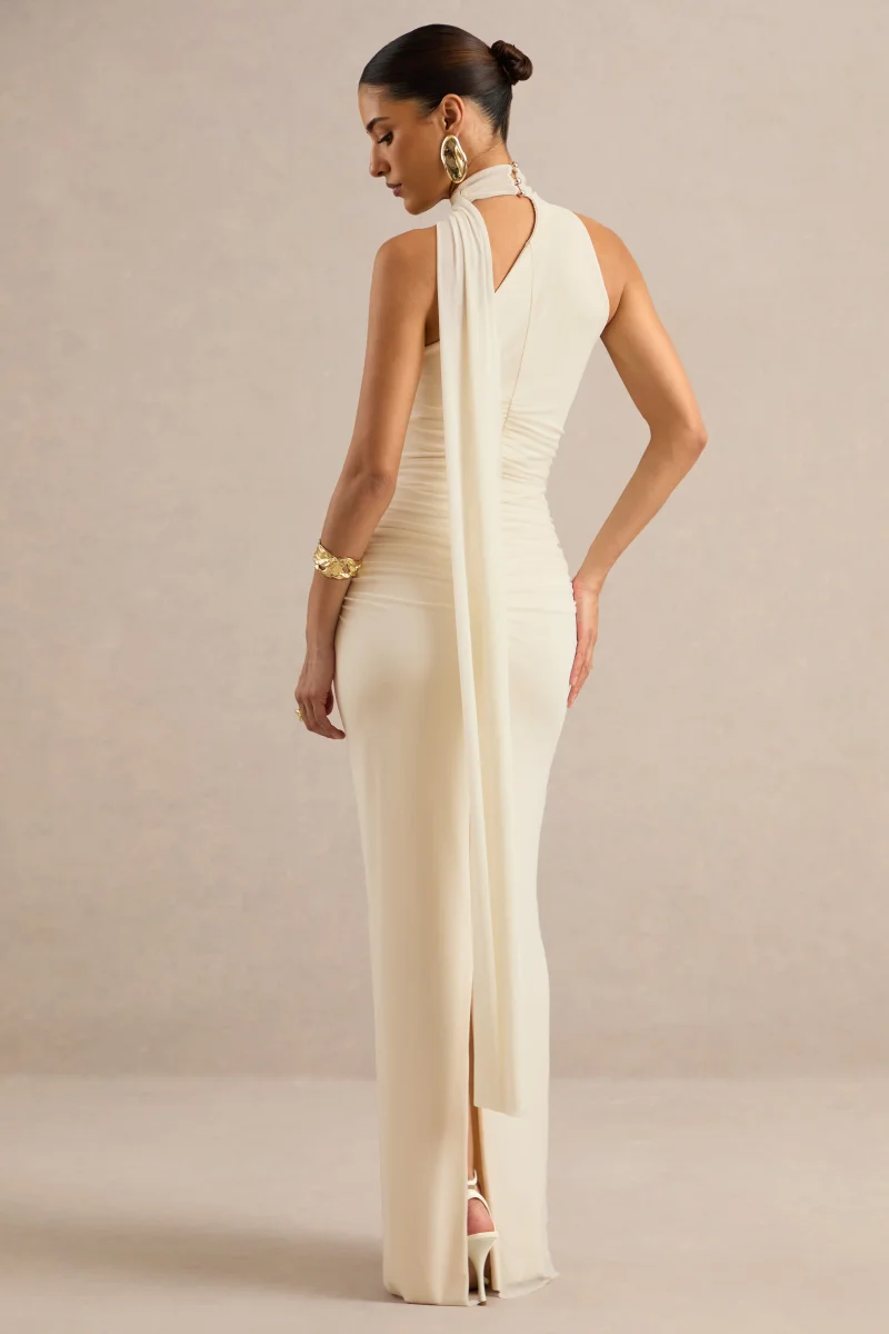 Gelsey | Vestido Largo Crudo De Cuello Asimétrico Con Pañuelo - Imagen 4