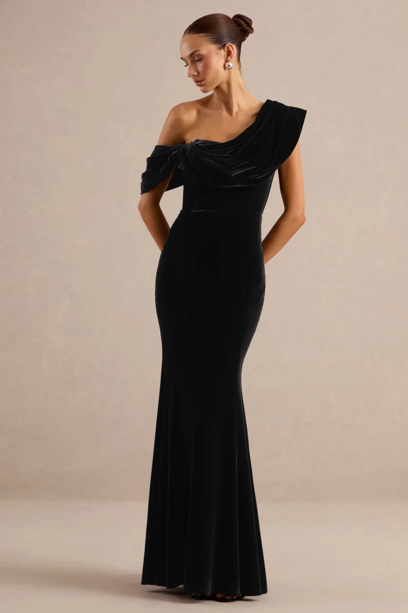 Delara | Vestido Largo Negro De Terciopelo Con Cuello Asimétrico Y Cola De Sirena - Imagen 6