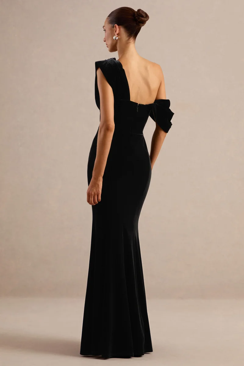 Delara | Vestido Largo Negro De Terciopelo Con Cuello Asimétrico Y Cola De Sirena - Imagen 3