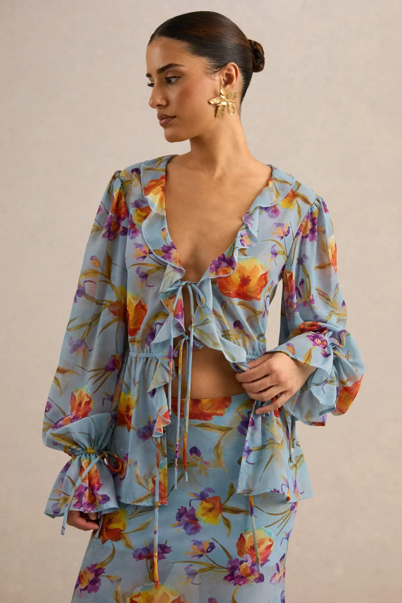 Alveta | Top Azul Floral De Chifón Transparente Con Cuello En V Y Detalle Con Volantes - Imagen 6