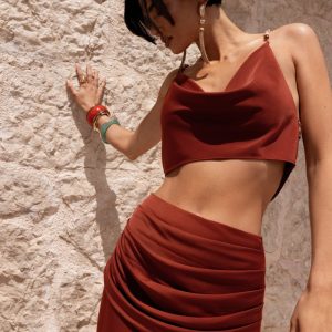 Anina | Top Crop Naranja Óxido De Satén Con Escote Cowl