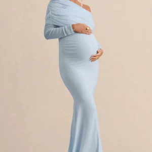 Ianthe | Vestido Largo Premamá Azul Claro Con Escote Asimétrico Y Mangas Largas De Malla