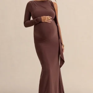 Emanuela | Vestido Largo Premamá Marrón Con Escote Barco Y Detalle De Cinta