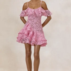 Lyris | Vestido Corto Rosa de Encaje con Escote Redondo y Detalles de Volantes
