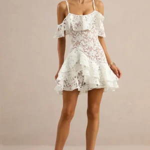 Lyris | Vestido Mini Blanco de Encaje con Escote Redondo y Detalles de Volantes