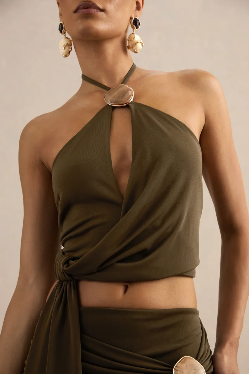 Liviana | Top caqui con escote halter, detalle fruncido y detalle dorado - Imagen 5