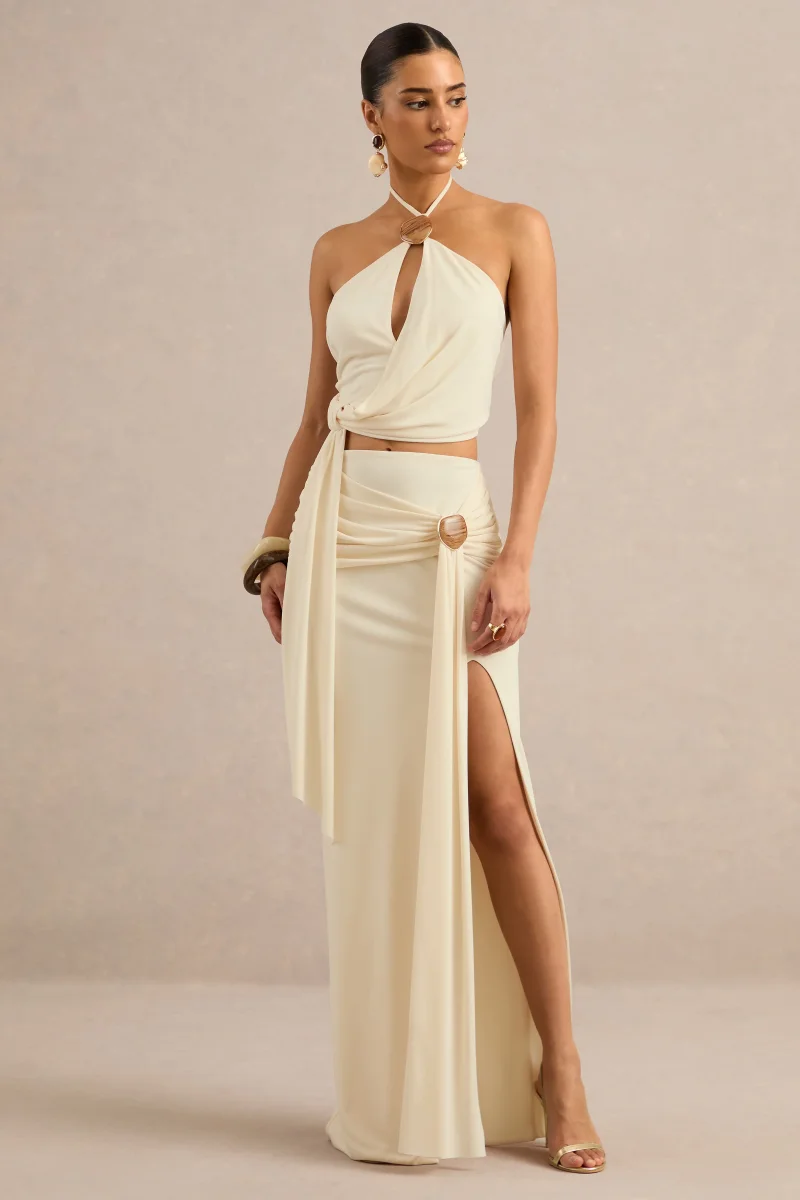 Liviana | Top color crema con escote halter, detalle fruncido y detalle dorado - Imagen 4