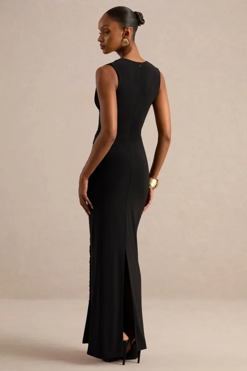 Nalina | Vestido largo negro con escote pronunciado frunces y detalle dorado - Imagen 3