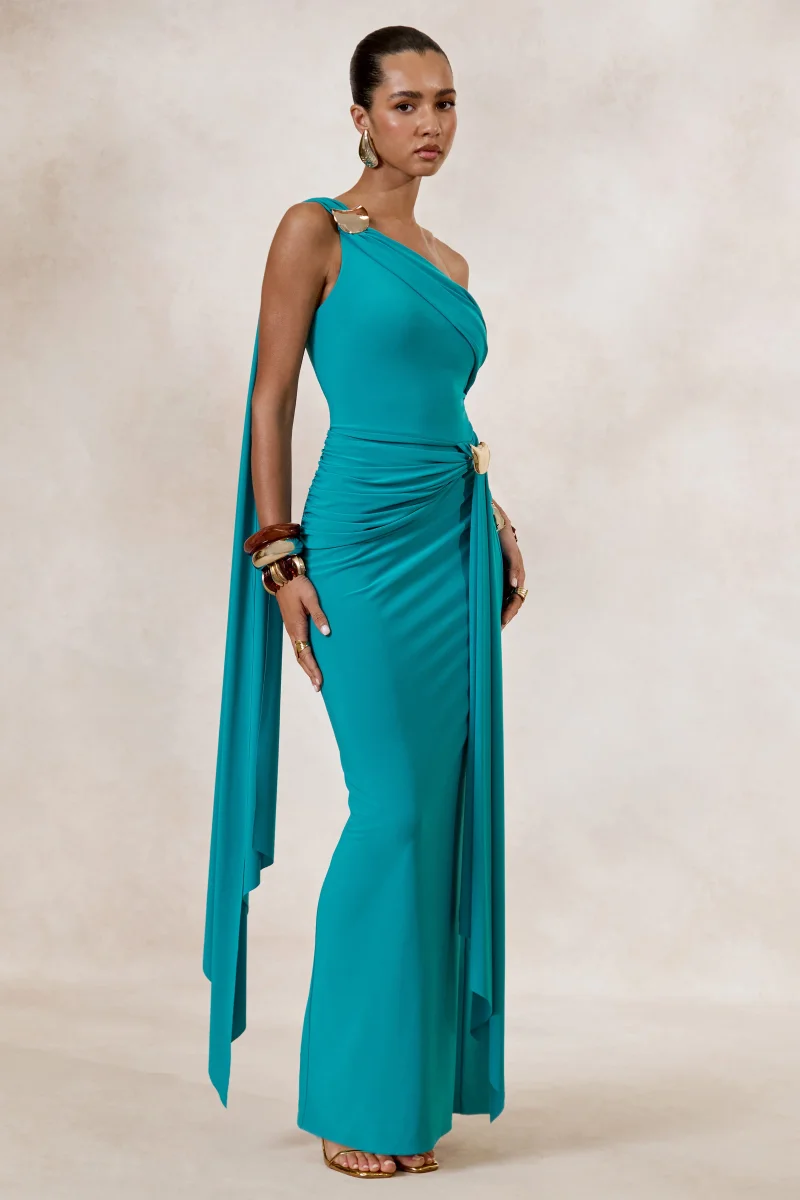Sariah | Vestido Largo Verde Azulado Con Escote Asimétrico, Fruncido Y Detalles Dorados - Imagen 7