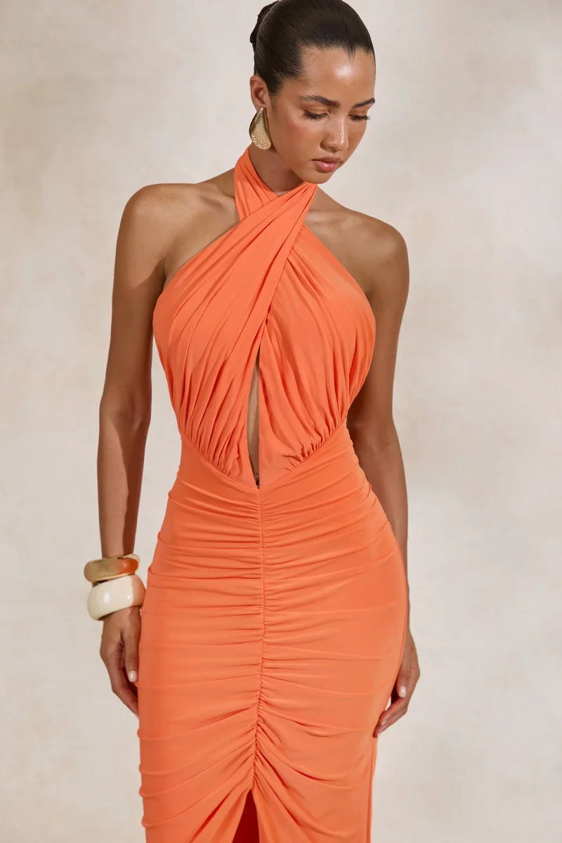 Alinor | Vestido Largo Naranja De Jersey Con Cuello Halter De Torsión Y Detalles Fruncidos - Imagen 7