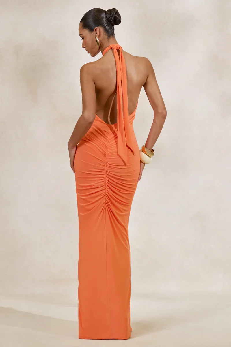 Alinor | Vestido Largo Naranja De Jersey Con Cuello Halter De Torsión Y Detalles Fruncidos - Imagen 3