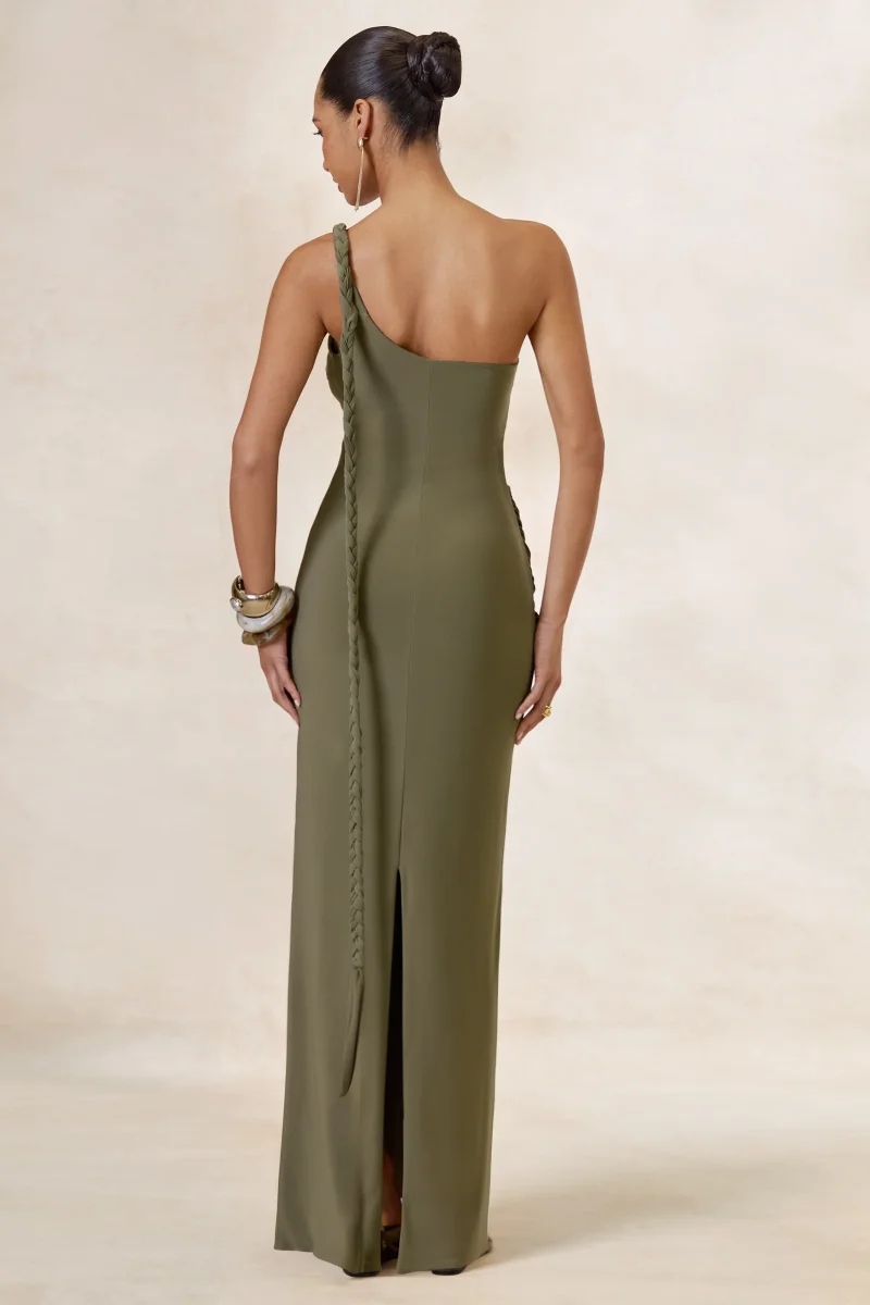 Clarin | Vestido largo color oliva con escote asimétrico, detalle fruncido y detalle dorado - Imagen 3