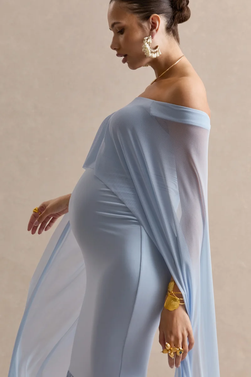 Bluma | Vestido Largo Premamá Azul Pastel Con Escote Bardot, Falda Semitransparente Y Detalle Capa - Imagen 7