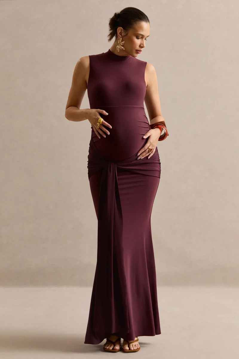 Ralina | Vestido maxi premamá en marrón oscuro con cuello alto y fajín anudado de satén
