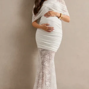 Bronta | Vestido Premamá Largo Blanco De Encaje Con Cuello Alto, Capa Corta Y Falda Transparente