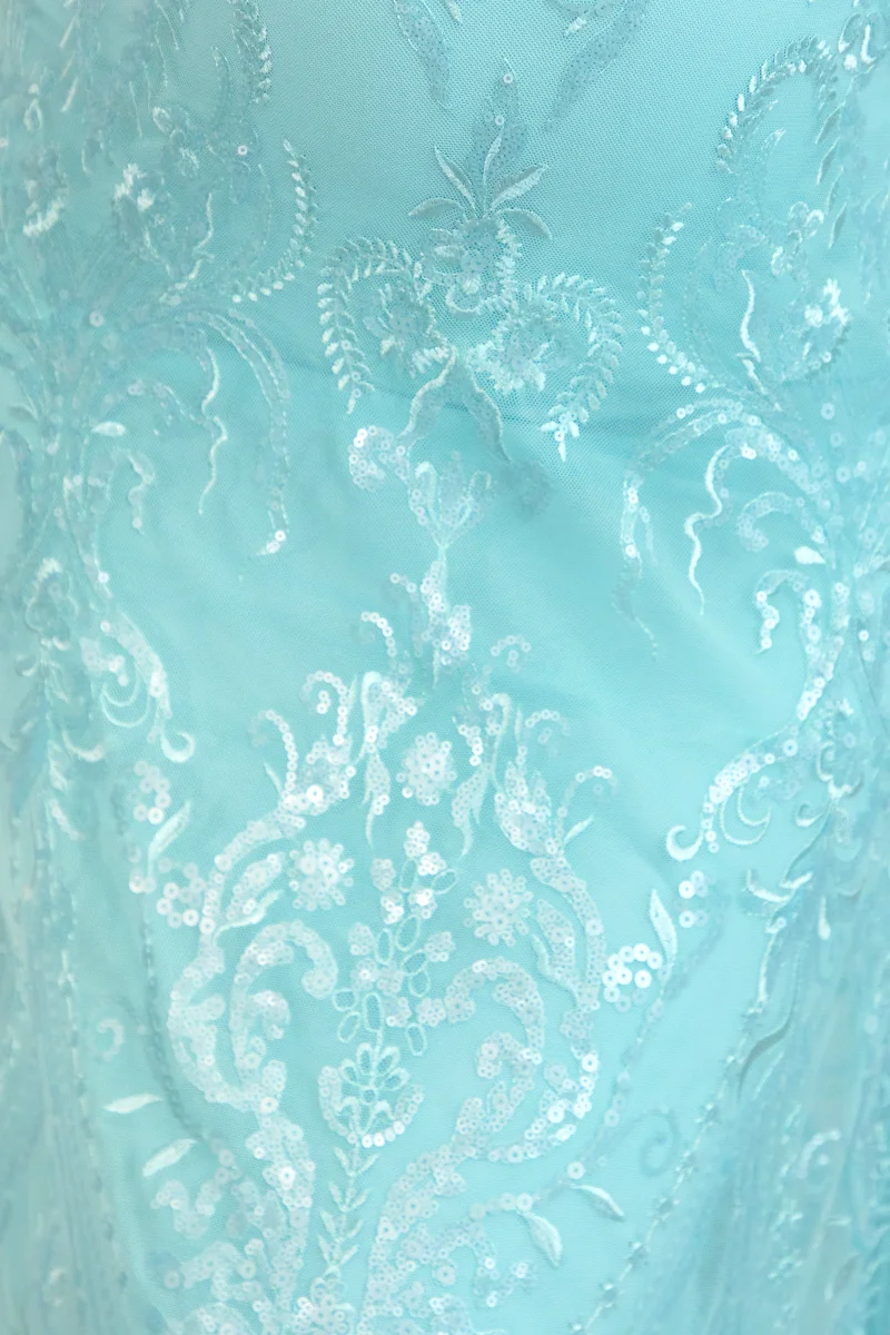 Sabriel | Vestido premamá largo de encaje turquesa con escote bandeau y detalle de cuellol - Imagen 7