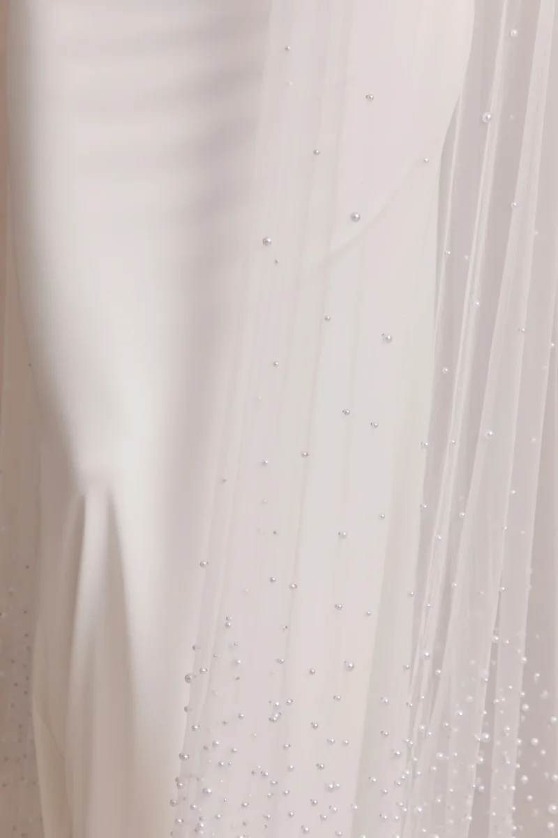 Tereza | Vestido maxi premamá blanco con escote redondo y mangas capa transparentes - Imagen 7