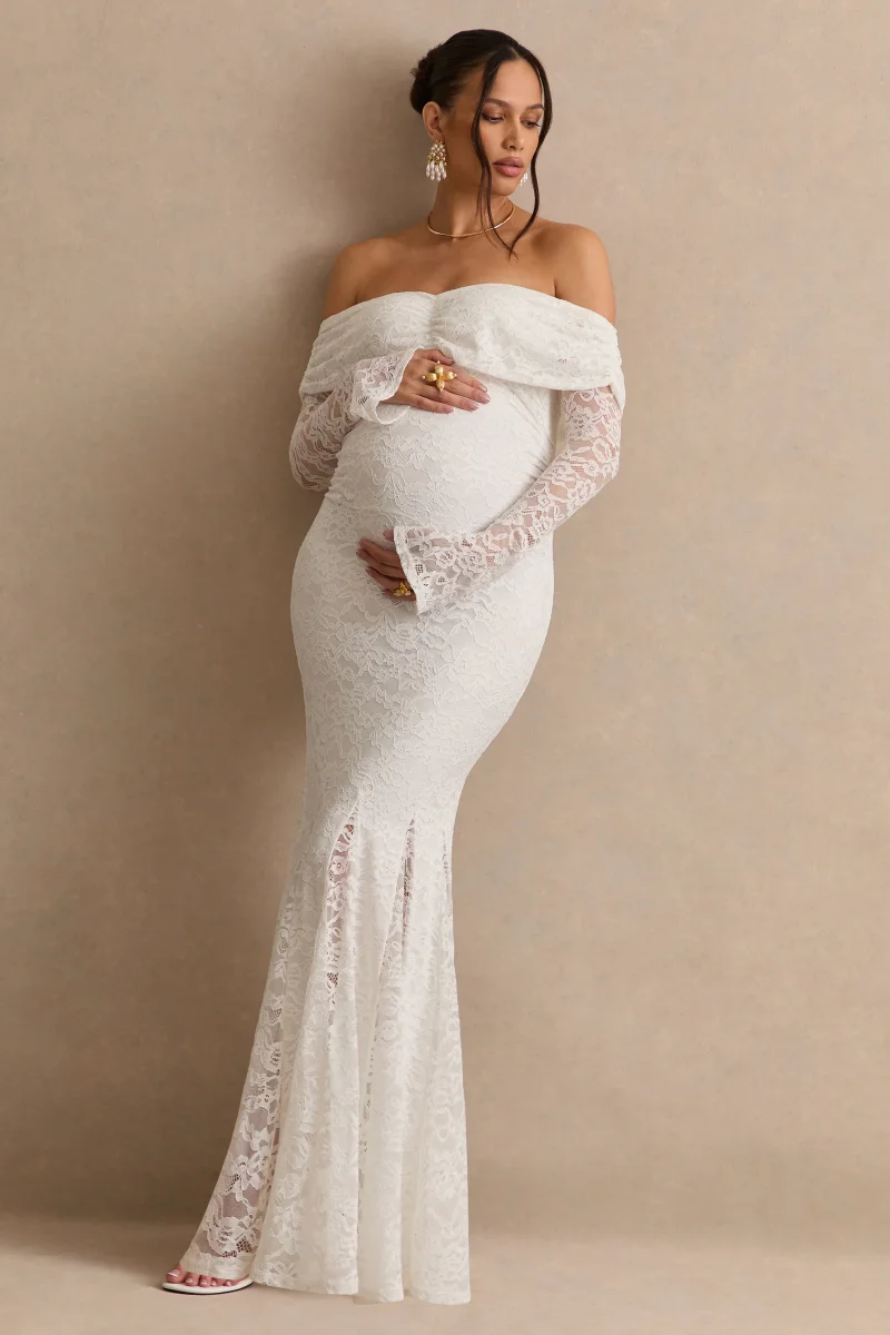Valleria | Vestido Maxi Premamá Blanco De Encaje Con Escote Bardot Y Mangas Campana - Imagen 6