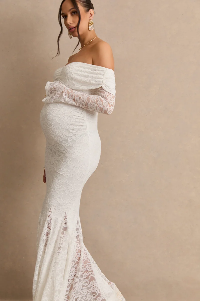 Valleria | Vestido Maxi Premamá Blanco De Encaje Con Escote Bardot Y Mangas Campana - Imagen 7