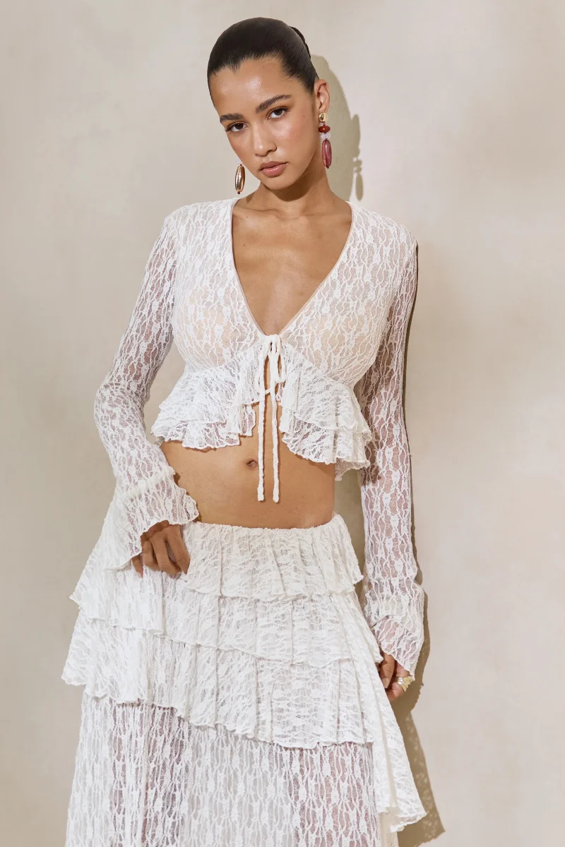 Astella | Top Premamá Blanco De Encaje Con Escote Pronunciado Y Acabado Con Volantes - Imagen 9