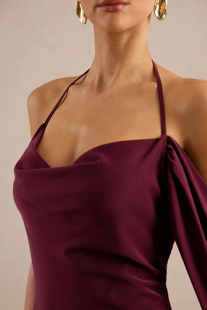 Karisa | Vestido Largo Burdeos De Satén Cuello Drapeado Con Detalle Drapeado - Imagen 7