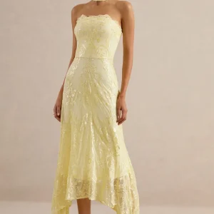 Galathea | Vestido Midi de Encaje Amarillo con Escote Palabra de Honor y Detalle de Cuello