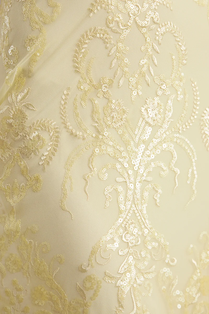 Galathea | Vestido Midi de Encaje Amarillo con Escote Palabra de Honor y Detalle de Cuello - Imagen 7