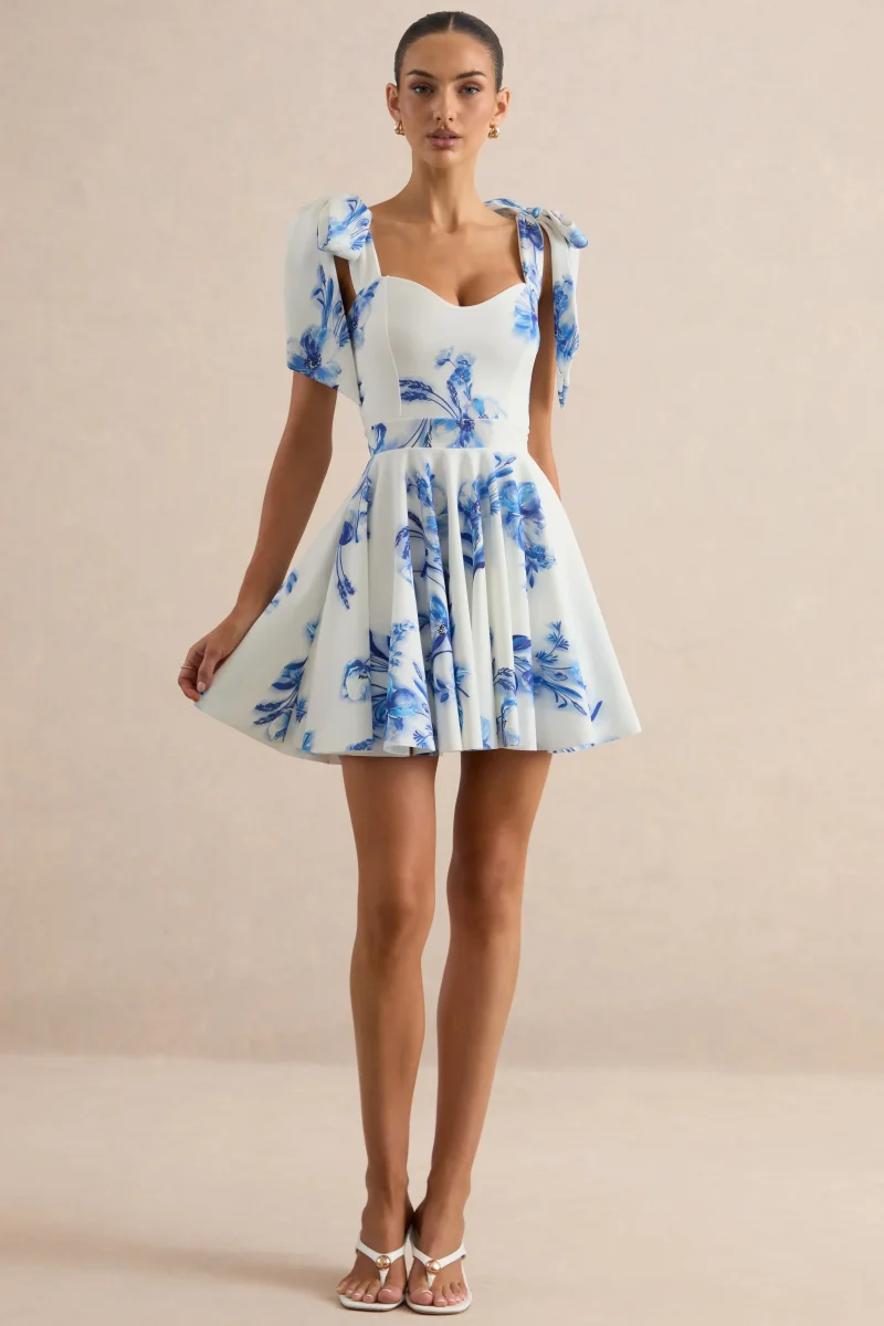 Ismeray | Vestido Mini Azul Con Estampado Floral, Escote Corazón Y Tirantes Con Lazo - Imagen 7