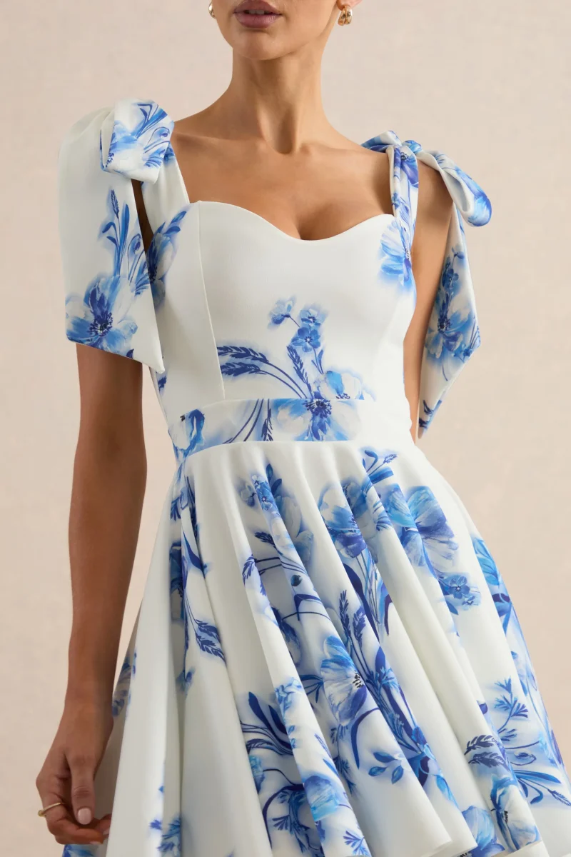 Ismeray | Vestido Mini Azul Con Estampado Floral, Escote Corazón Y Tirantes Con Lazo - Imagen 6