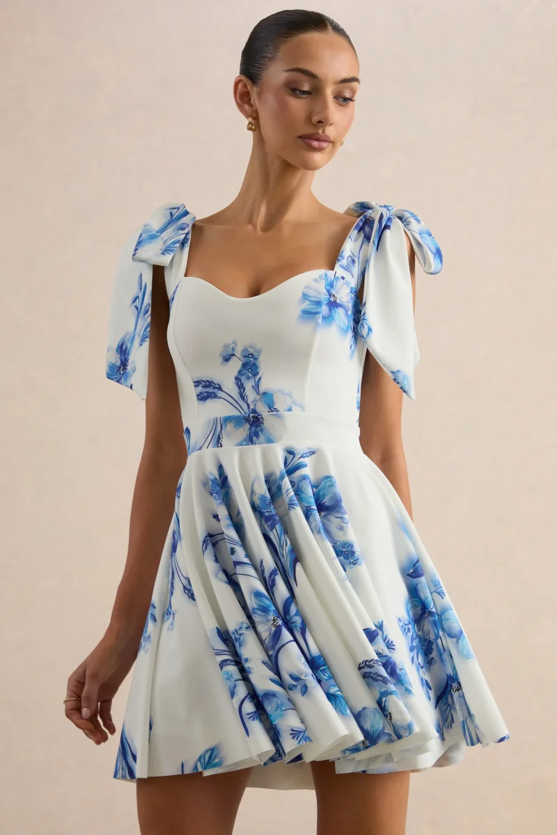 Ismeray | Vestido Mini Azul Con Estampado Floral, Escote Corazón Y Tirantes Con Lazo - Imagen 4