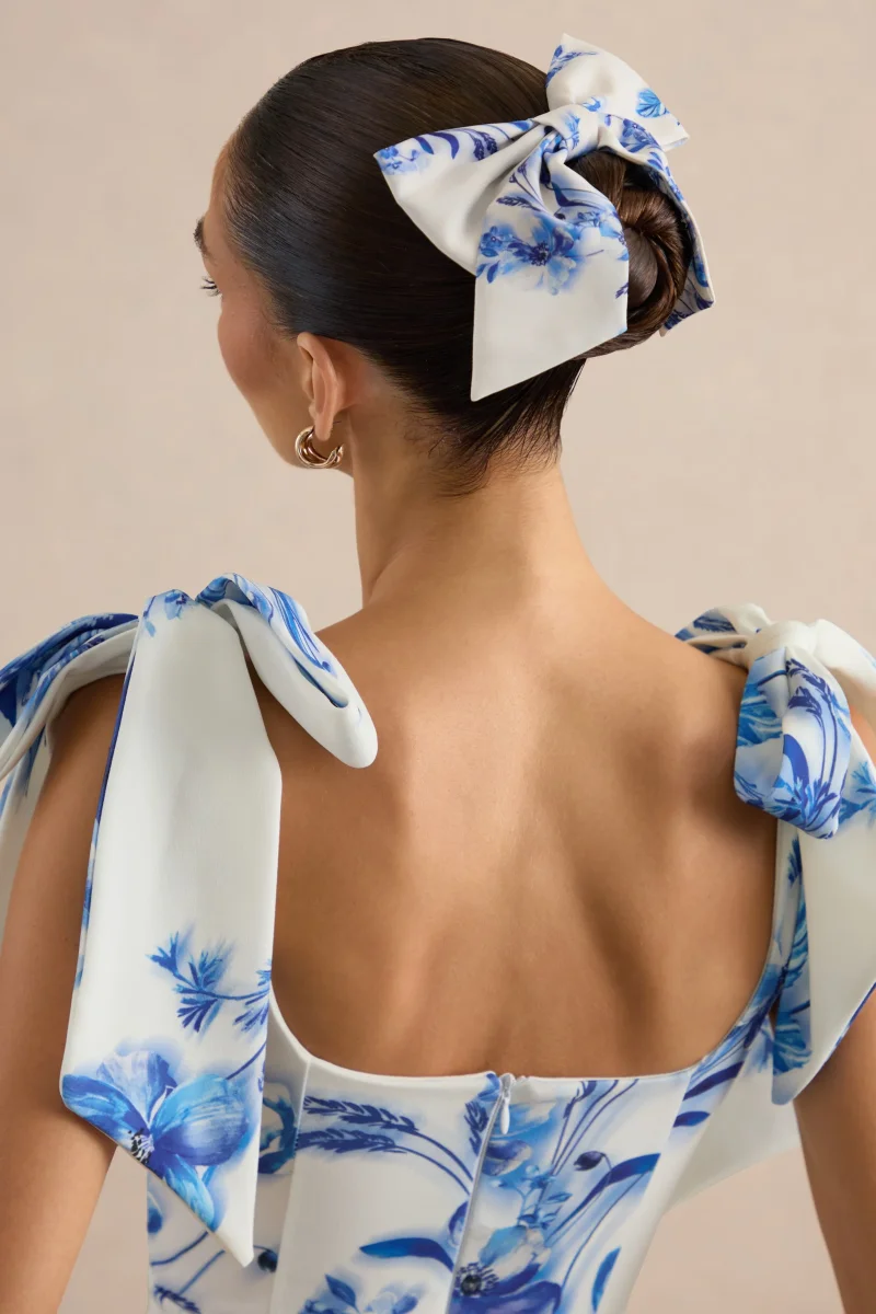 Tullia | Lazo Para El Cabello Con Estampado Floral Azul Y Blanco - Imagen 4