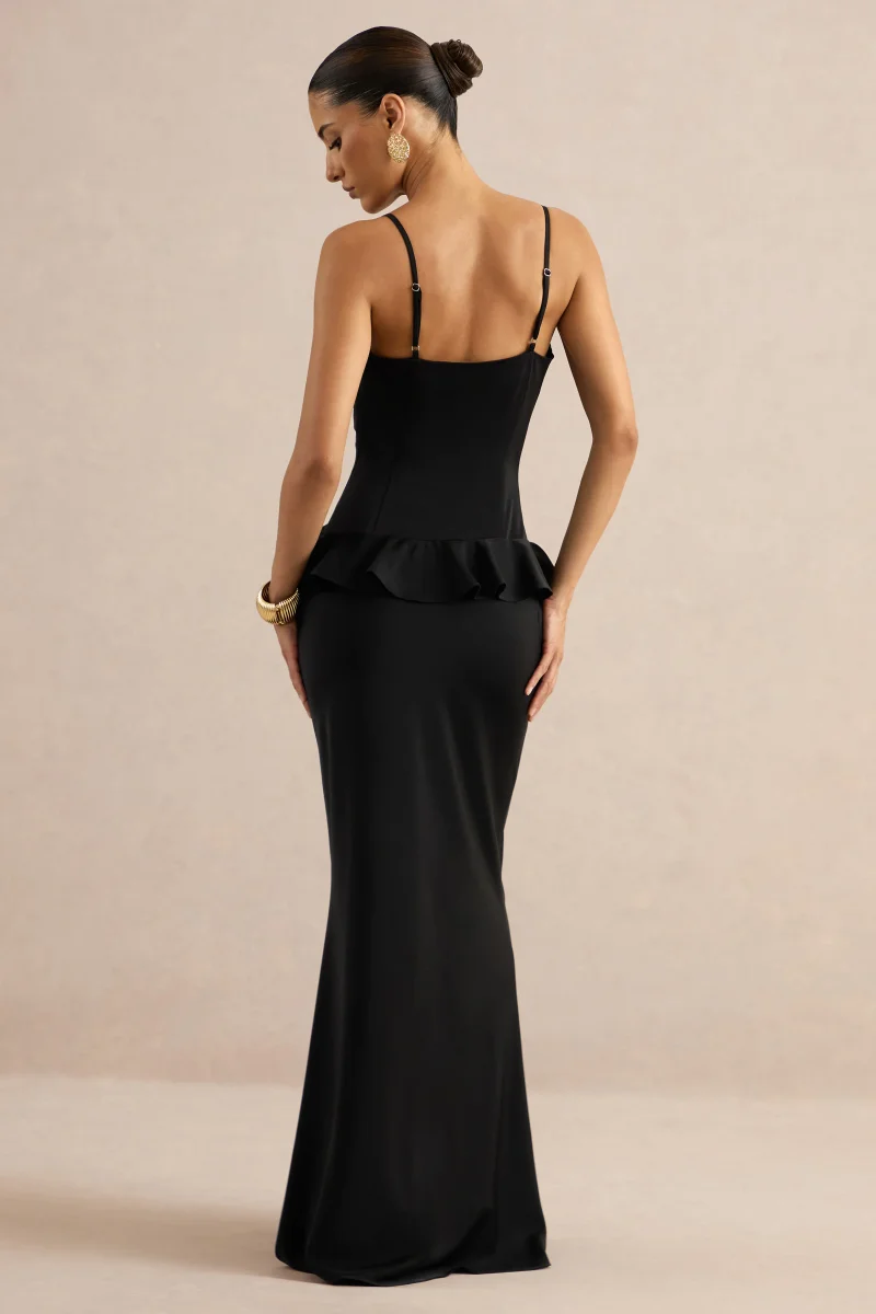 Marlen | Vestido Largo Negro De Satén Con Escote Pico Y Detalle De Volantes - Imagen 3