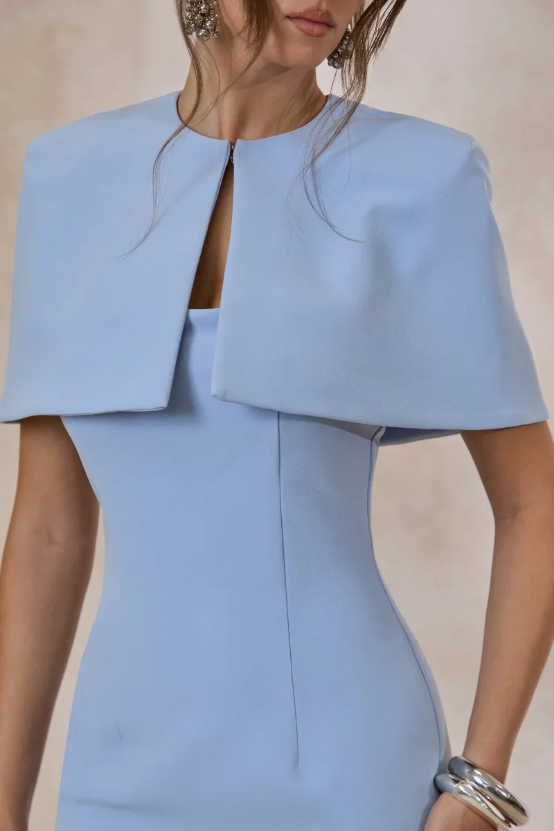 Celandia | Vestido Midi Azul Claro Con Capa Desmontable - Imagen 7