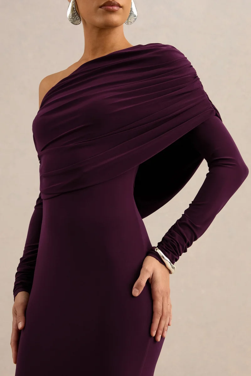 Cadia | Vestido maxi en ciruela con escote asimétrico y detalle drapeado - Imagen 8