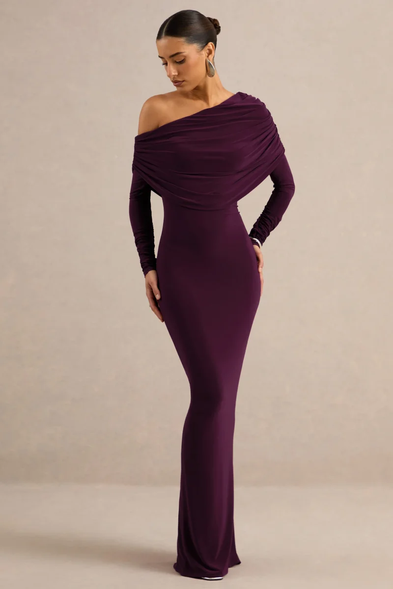 Cadia | Vestido maxi en ciruela con escote asimétrico y detalle drapeado - Imagen 3