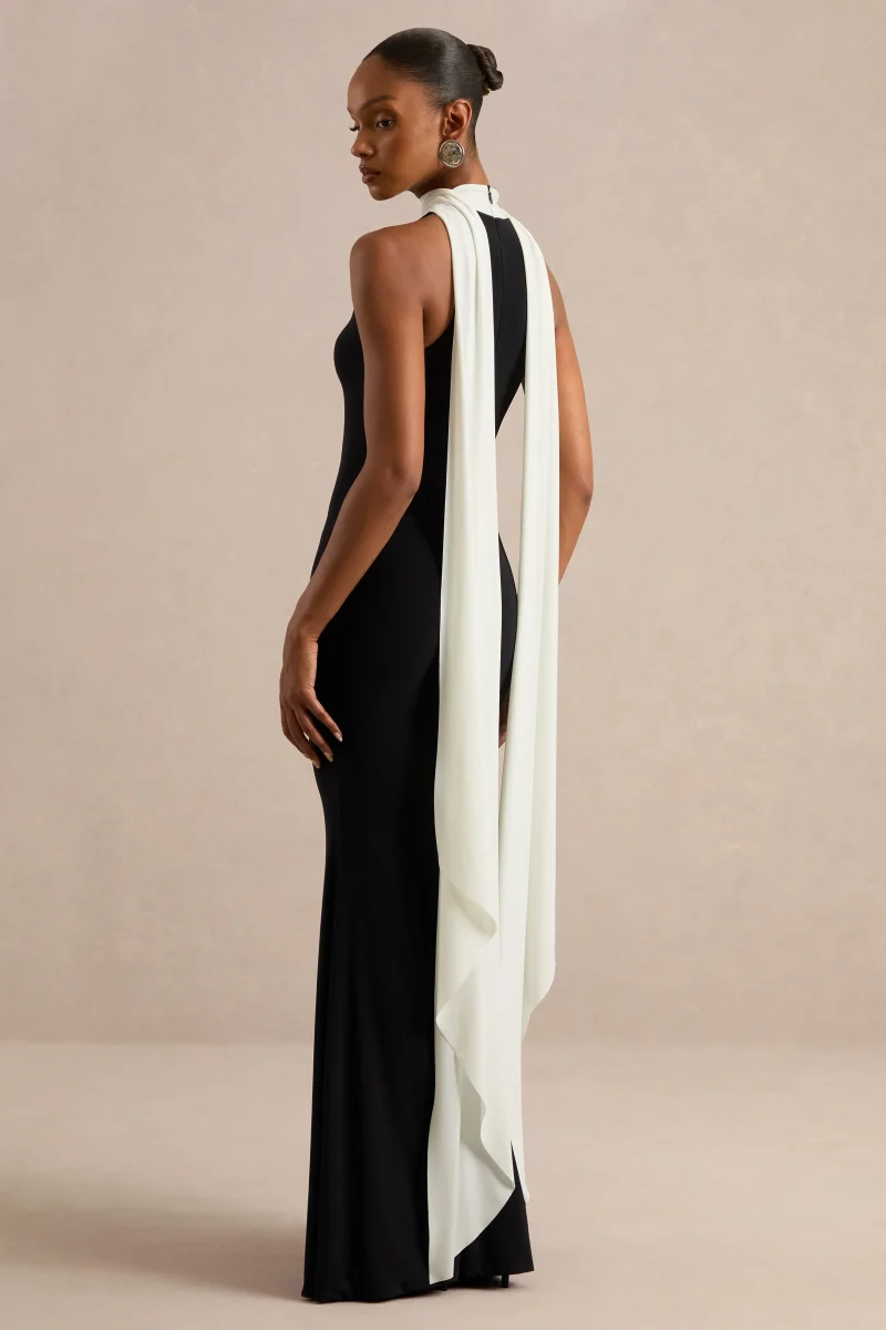 Calise | Vestido maxi en blanco y negro con cuello alto y detalle de capa - Imagen 3