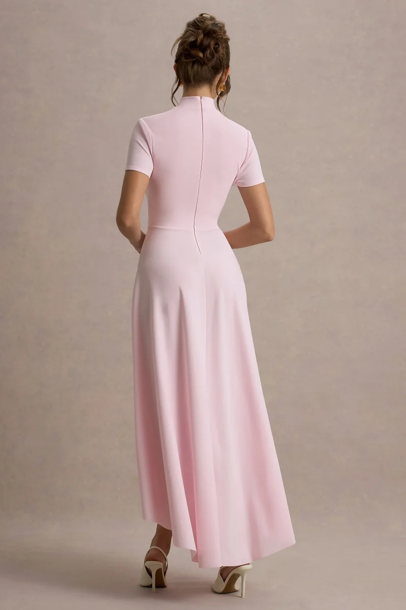 Bellona | Vestido Midi Rosa Claro Con Cuello Alto Y Bajo Asimétrico - Imagen 3