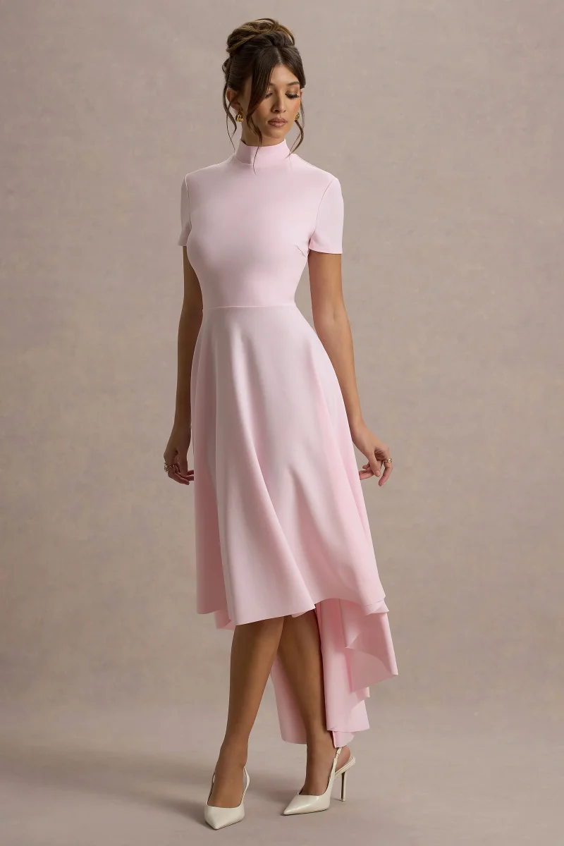 Bellona | Vestido Midi Rosa Claro Con Cuello Alto Y Bajo Asimétrico - Imagen 4